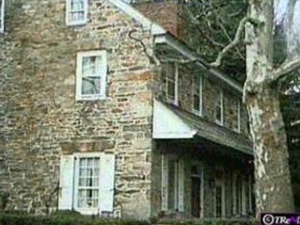 2nd image of 2 Meetinghouse Sq