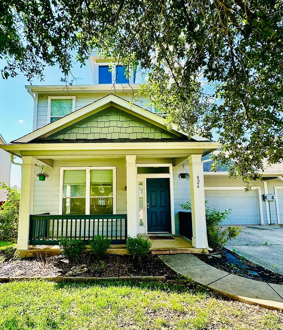 3 bed, 1446 sqft, $1,999 — Photo 1