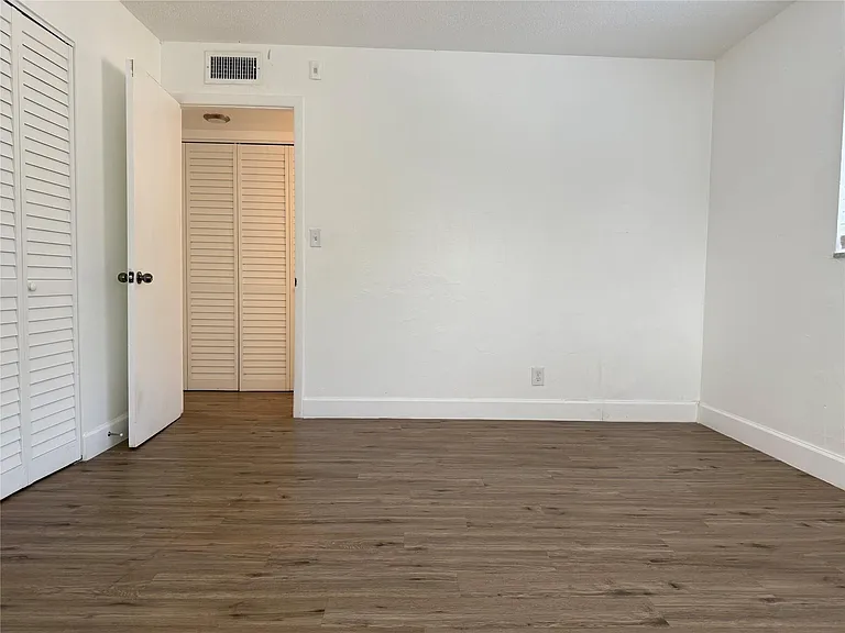 1857 Jefferson St #205 — Photo 9