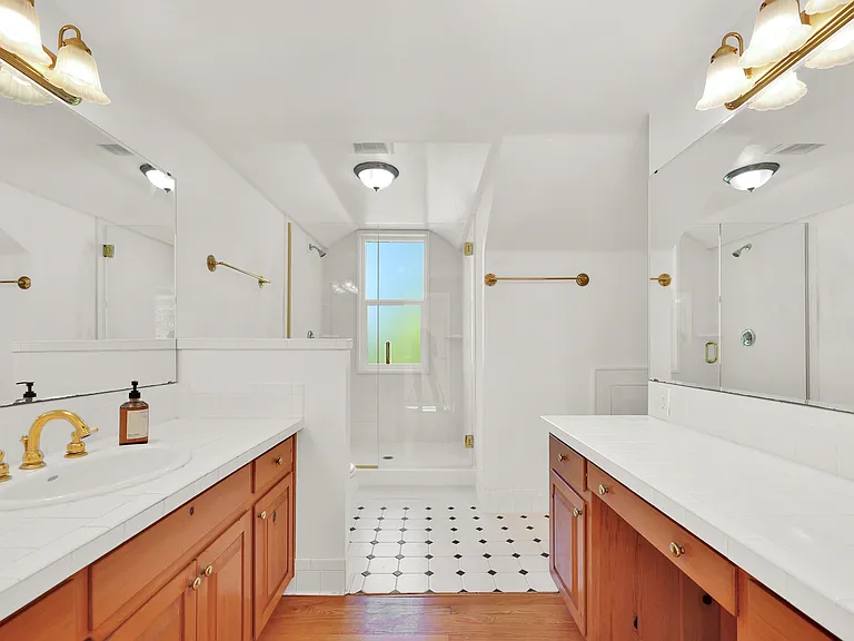 2260 E 15th Ave — Photo 23