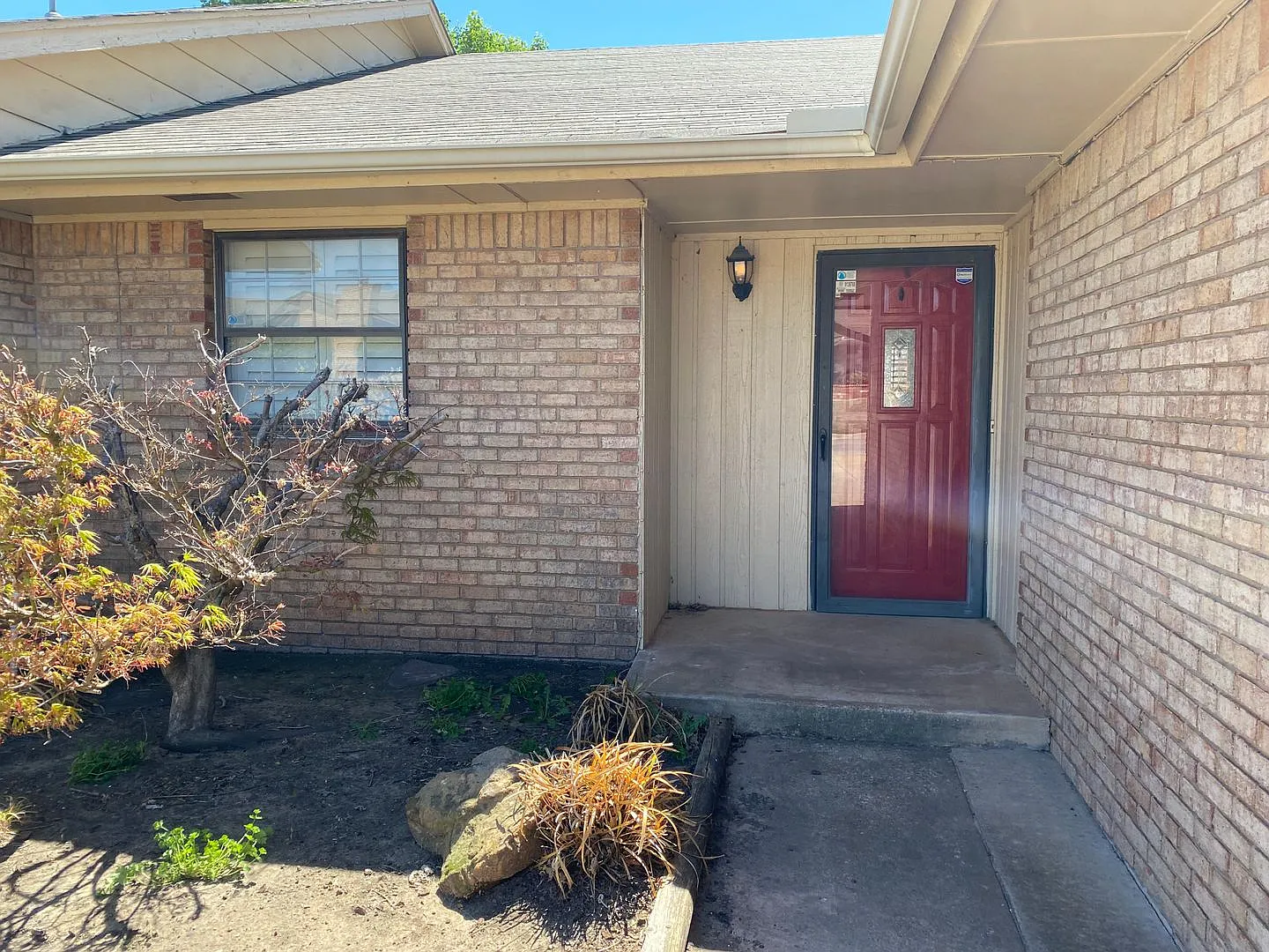 Nice 3 bed, 1 3/4 baths, 2 car garage — Photo 3
