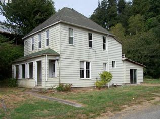 1017 1st St, Gardiner, OR 97441