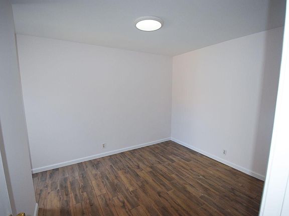 4th image of 643 Hillcrest Dr
