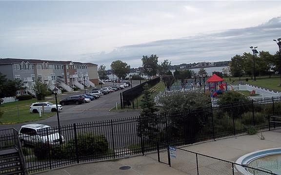5th image of 110 Surf Dr