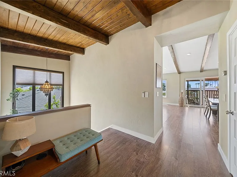 215 Monterey Dr — Photo 6