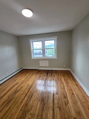 9 Stecher St Photo 1