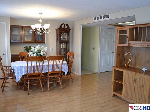 4th image of 927 Beaver Lake Blvd