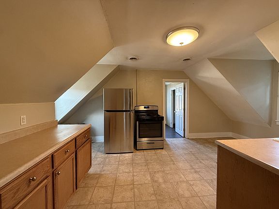 4th image of 904 Swift Ave