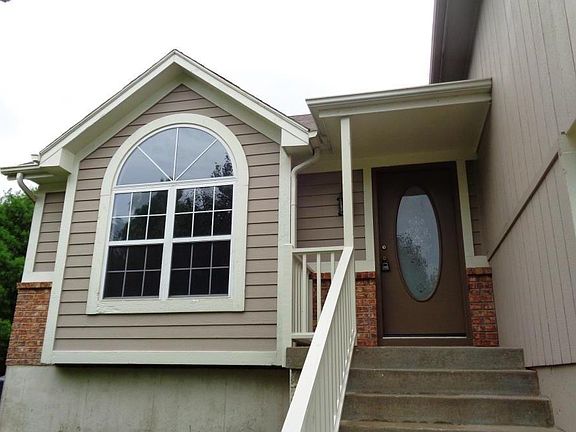 2nd image of 5413 NE Rainbow Ct