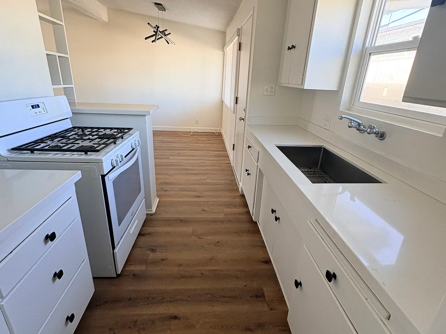 1 bed, 1000 sqft, $2,700 — Photo 2