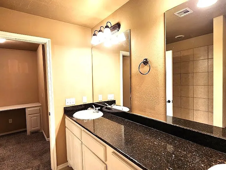 13705 & 13707 Oxford Dr — Photo 29