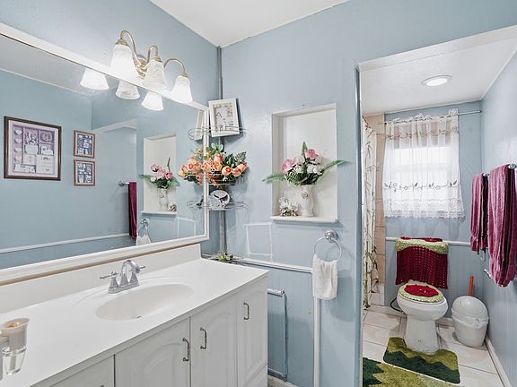 4th image of 2546 W Rochelle Rd