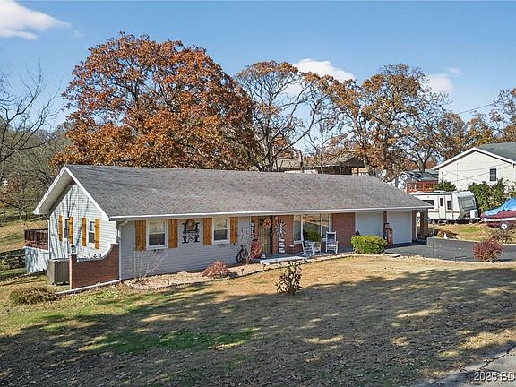 5th image of 837 Woodlawn Dr