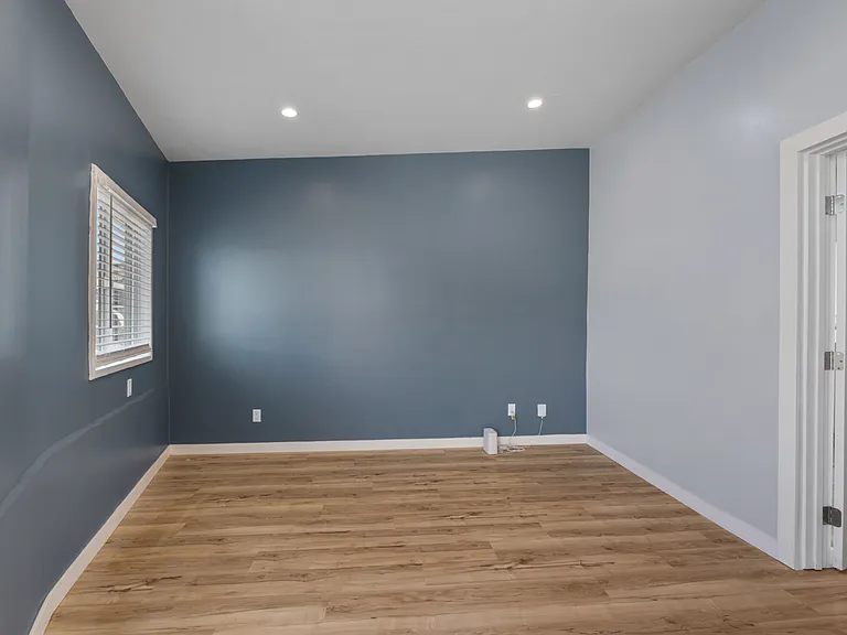 1195 Georgia St #C — Photo 2
