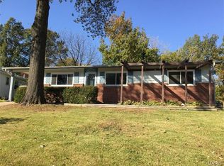 1355 Tahiti Dr, Saint Louis, MO