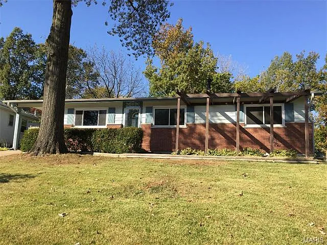 1355 Tahiti Dr photo 1