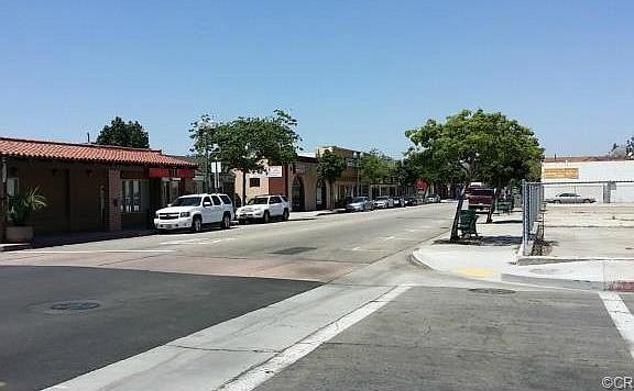 5th image of 15849 Main St