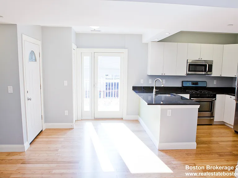 35 Forbes St #2 — Photo 2