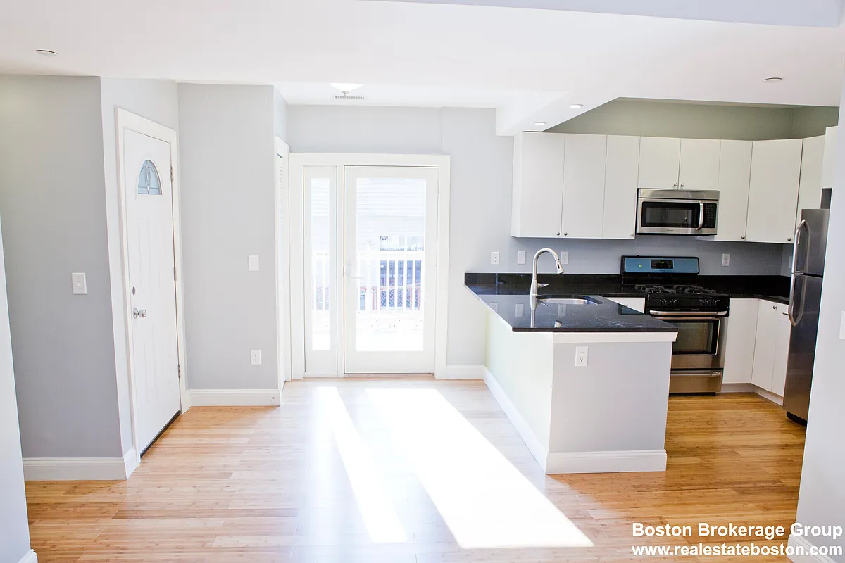 Building Photo - 35 Forbes St #2