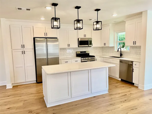 4505 W 43rd St, Houston, TX 77092