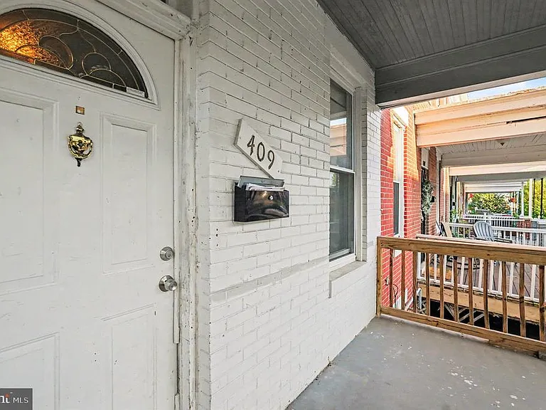 409 N Edgewood St — Photo 3