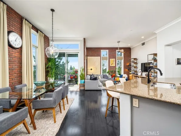 674 W 1st St, Claremont, CA 91711