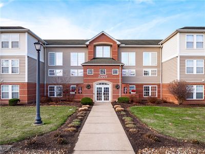 23003 Chandlers Ln, Olmsted Falls, OH, 44138