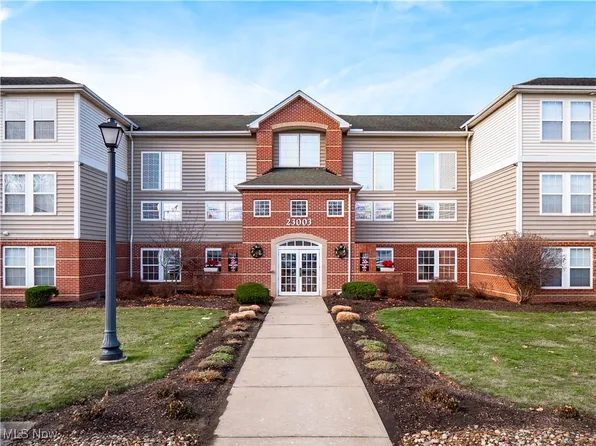 23003 Chandlers Ln, Olmsted Falls, OH 44138