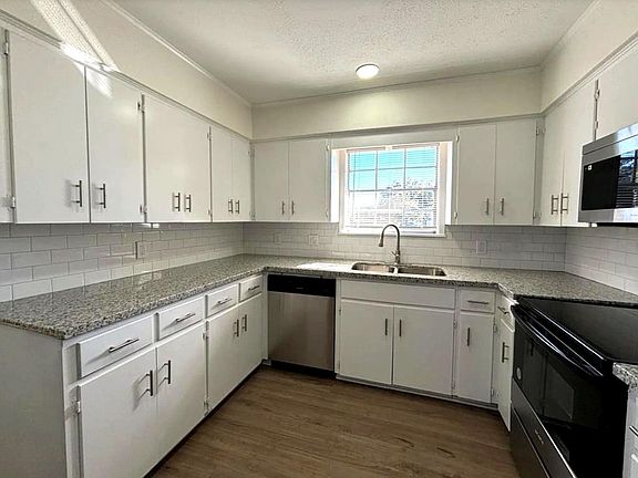 5th image of 1009 Lawndale Ave
