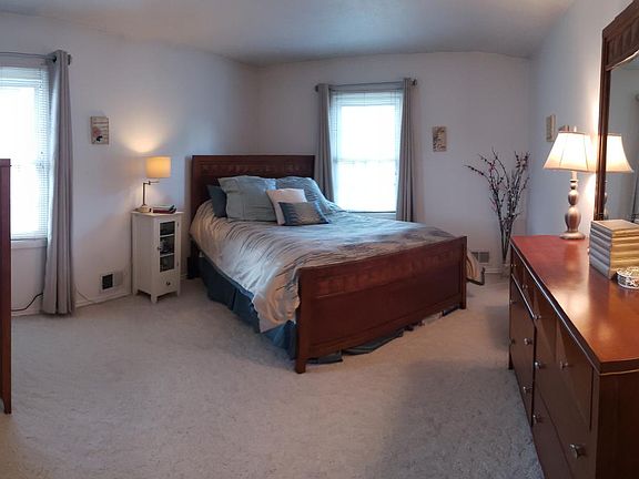 5th image of 28 Wood Creek Dr