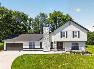 5039 Amber Place Dr, Saint Louis, MO 63128