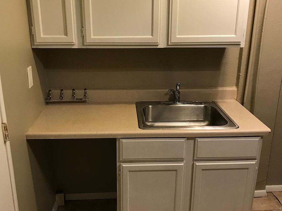 2nd image of 535 Eagle St APT 10