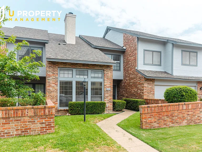 3325 Devonshire Dr — Photo 2