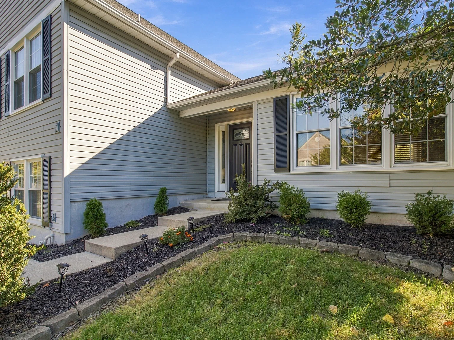 3 bed, 2.5 bath, 2148 sqft, $3,400 — Photo 2
