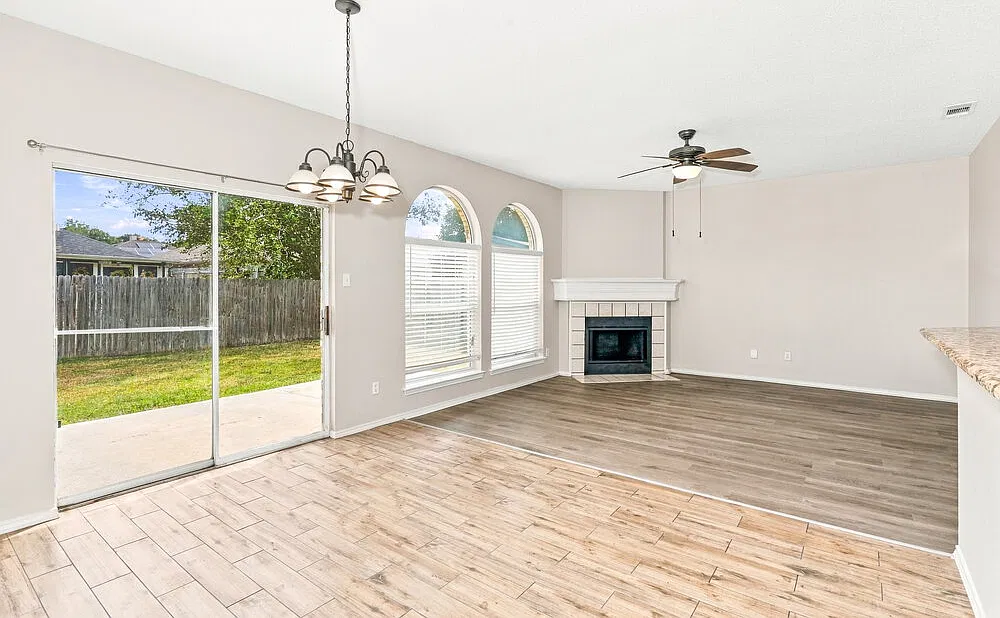 4 bed, 2.0 bath, 2049 sqft, $2,410 — Photo 4