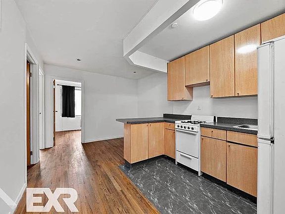 2nd image of 530 W 47th St APT 3B