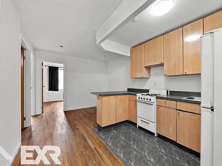 530 W 47th St #3B — Photo 2