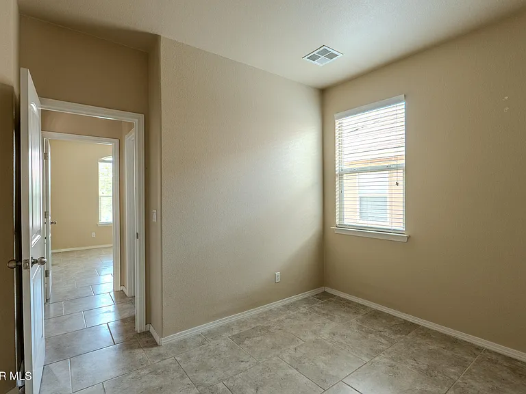 12485 Knightsbridge Dr — Photo 10