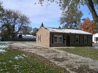 1362 N Russell Ave, Aurora, IL 60506