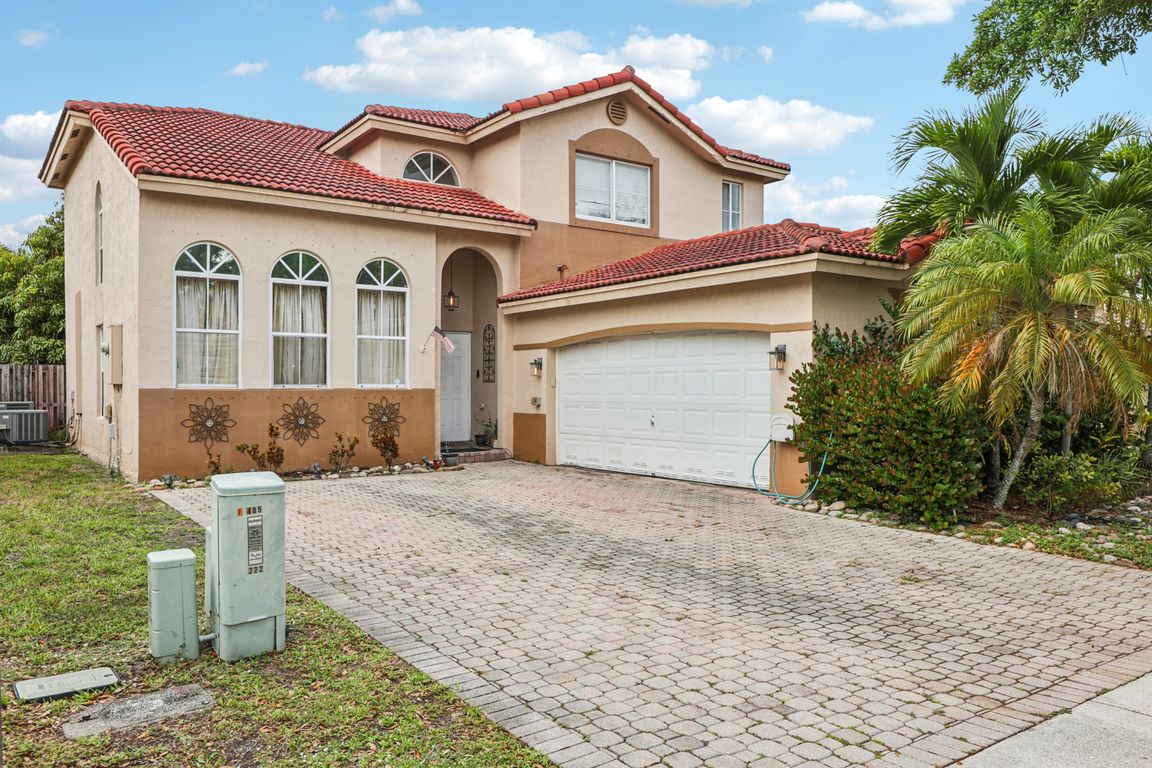 E Royal Cove Cir-S0504-002.jpg