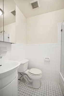 Bathroom, photo 1