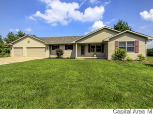 8200 S Vigal Rd, Pawnee, IL 62558