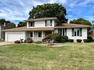 1910 Juniper Dr, Peru, IL 61354