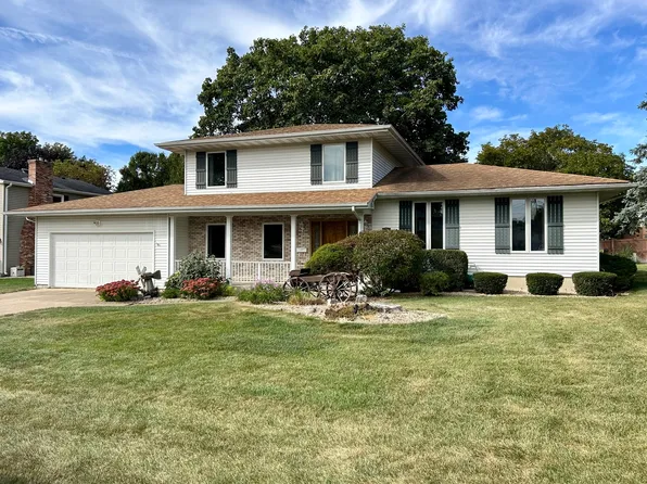 1910 Juniper Dr, Peru, IL 61354