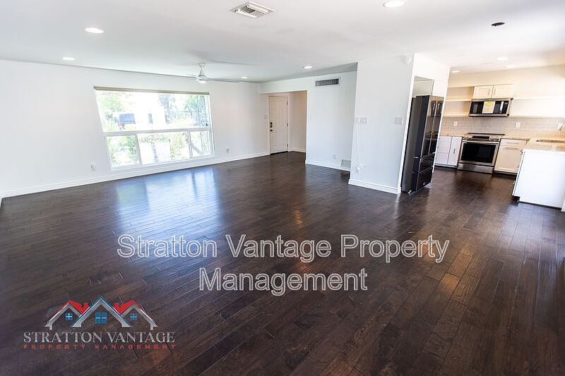 1st image of 1606 E Sierra Vista Dr