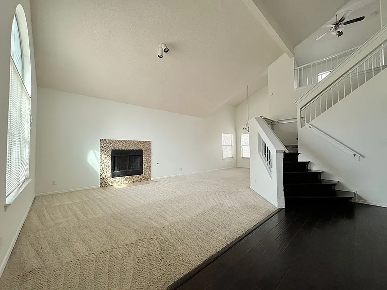 6404 Kenmore — Photo 3