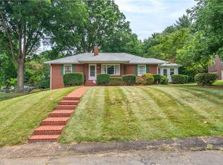 2736 Wildwood Ct, Winston Salem, NC 27103