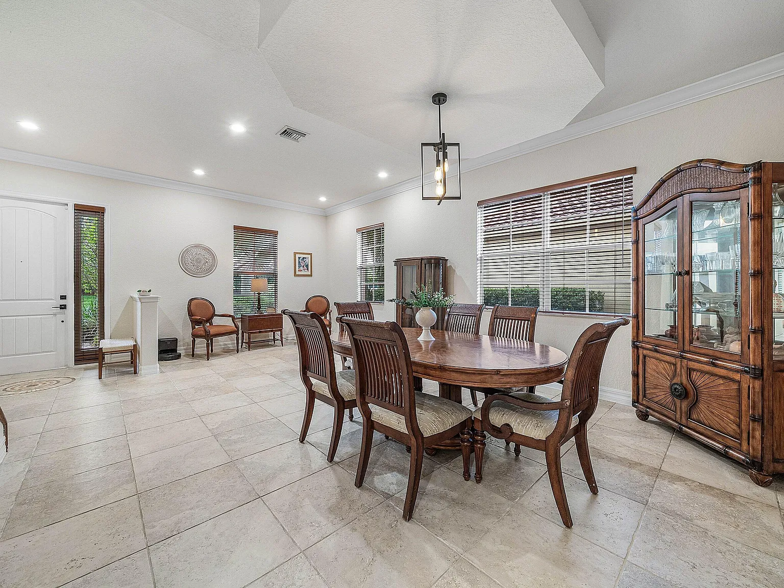 5 bed, 3.5 bath, 3039 sqft, $6,000 — Photo 4