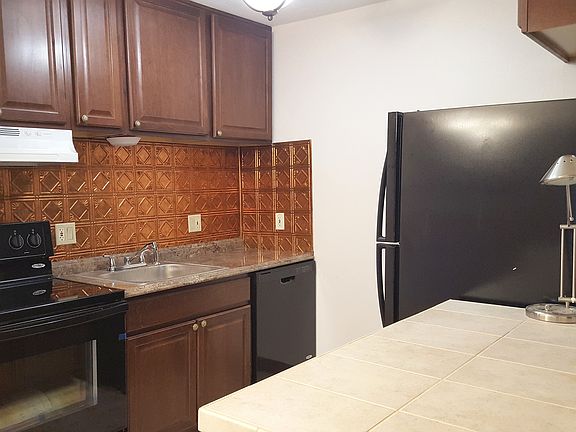 4th image of 116 Tall Oaks Dr Unit W