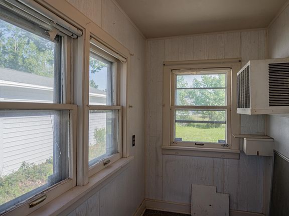 4th image of 433 West Ave
